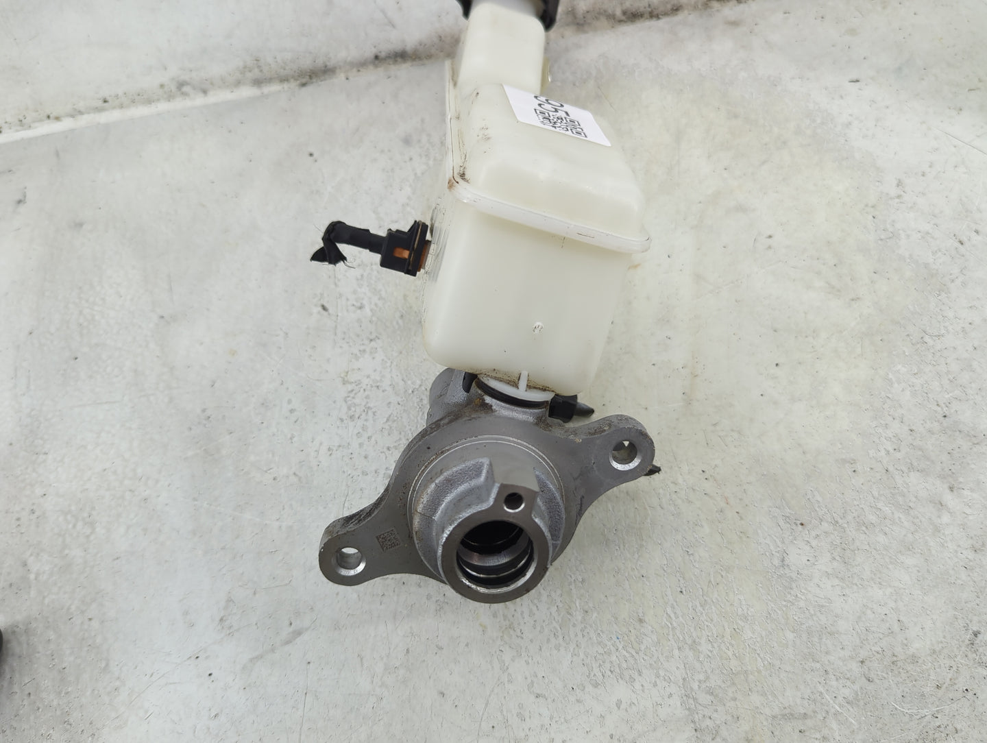 2015-2020 Kia Sedona Brake Master Cylinder 1492395 - Oemusedautoparts1.com