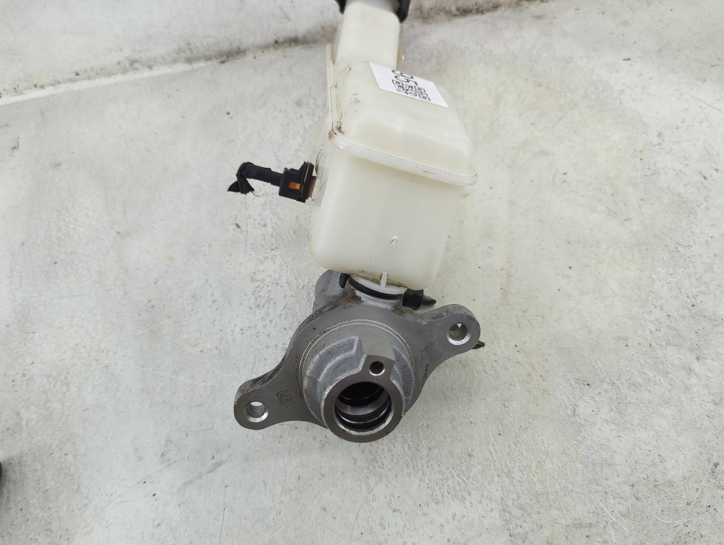 2015-2020 Kia Sedona Brake Master Cylinder 1492395 - Oemusedautoparts1.com