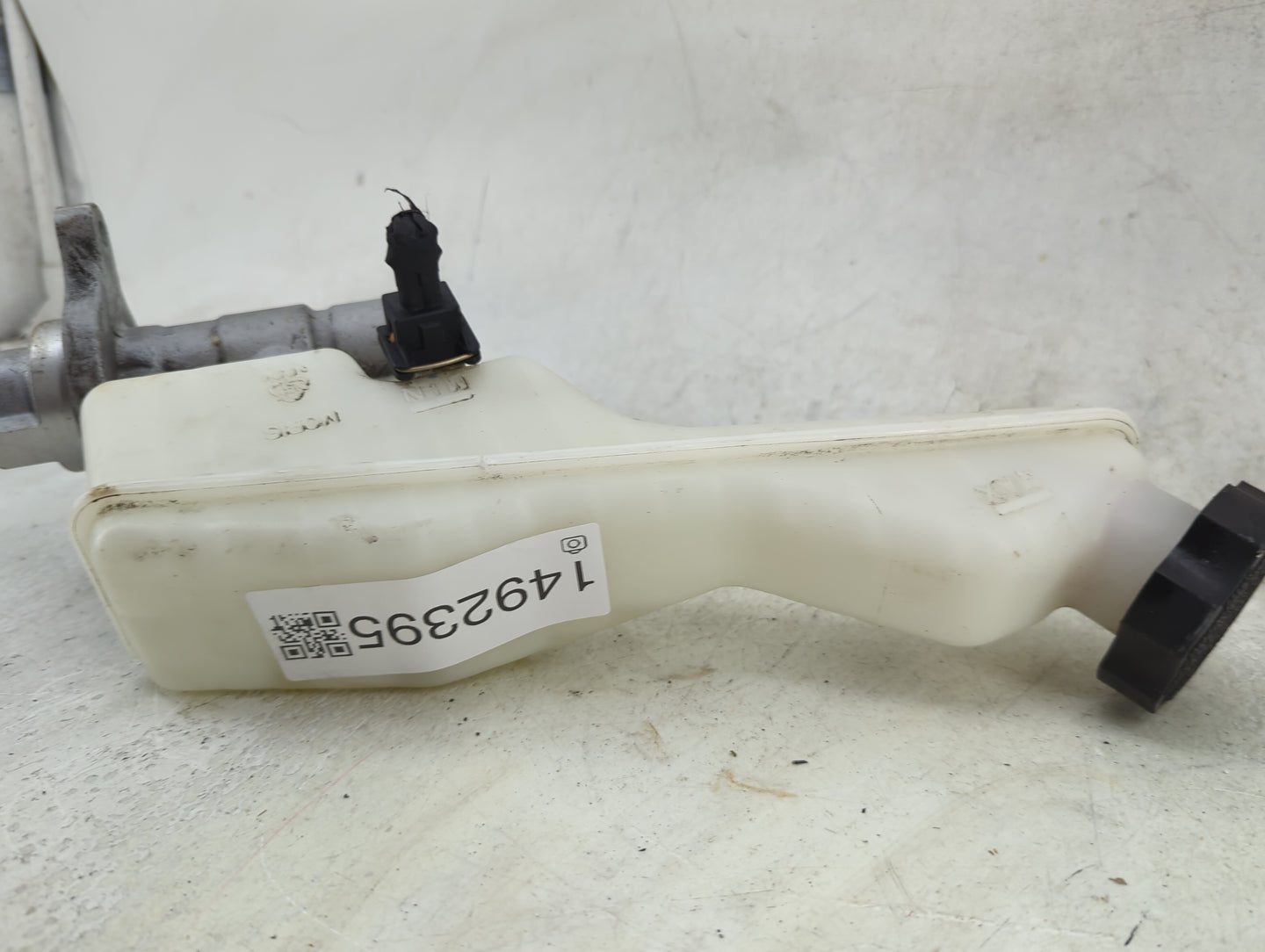 2015-2020 Kia Sedona Brake Master Cylinder 1492395 - Oemusedautoparts1.com