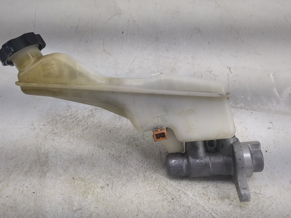 2015-2020 Kia Sedona Brake Master Cylinder 1497530 - Oemusedautoparts1.com