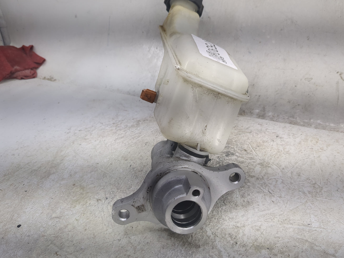 2015-2020 Kia Sedona Brake Master Cylinder 1497530 - Oemusedautoparts1.com