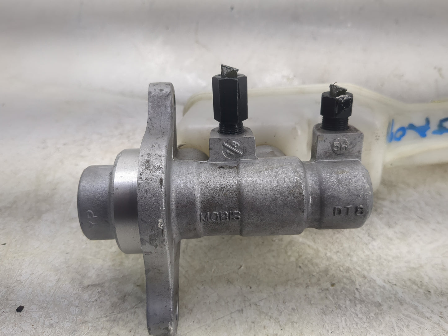 2015-2020 Kia Sedona Brake Master Cylinder 1497530 - Oemusedautoparts1.com