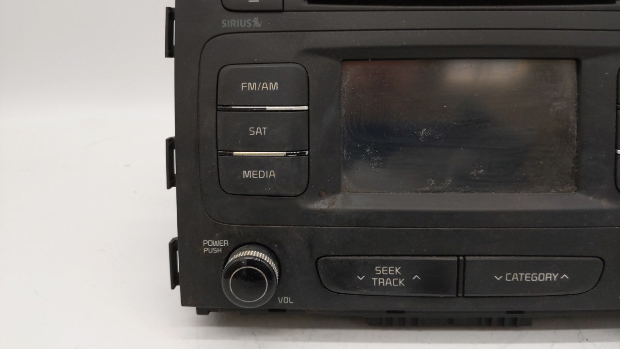 2015-2016 Kia Sedona Am Fm Cd Player Radio Receiver - Oemusedautoparts1.com
