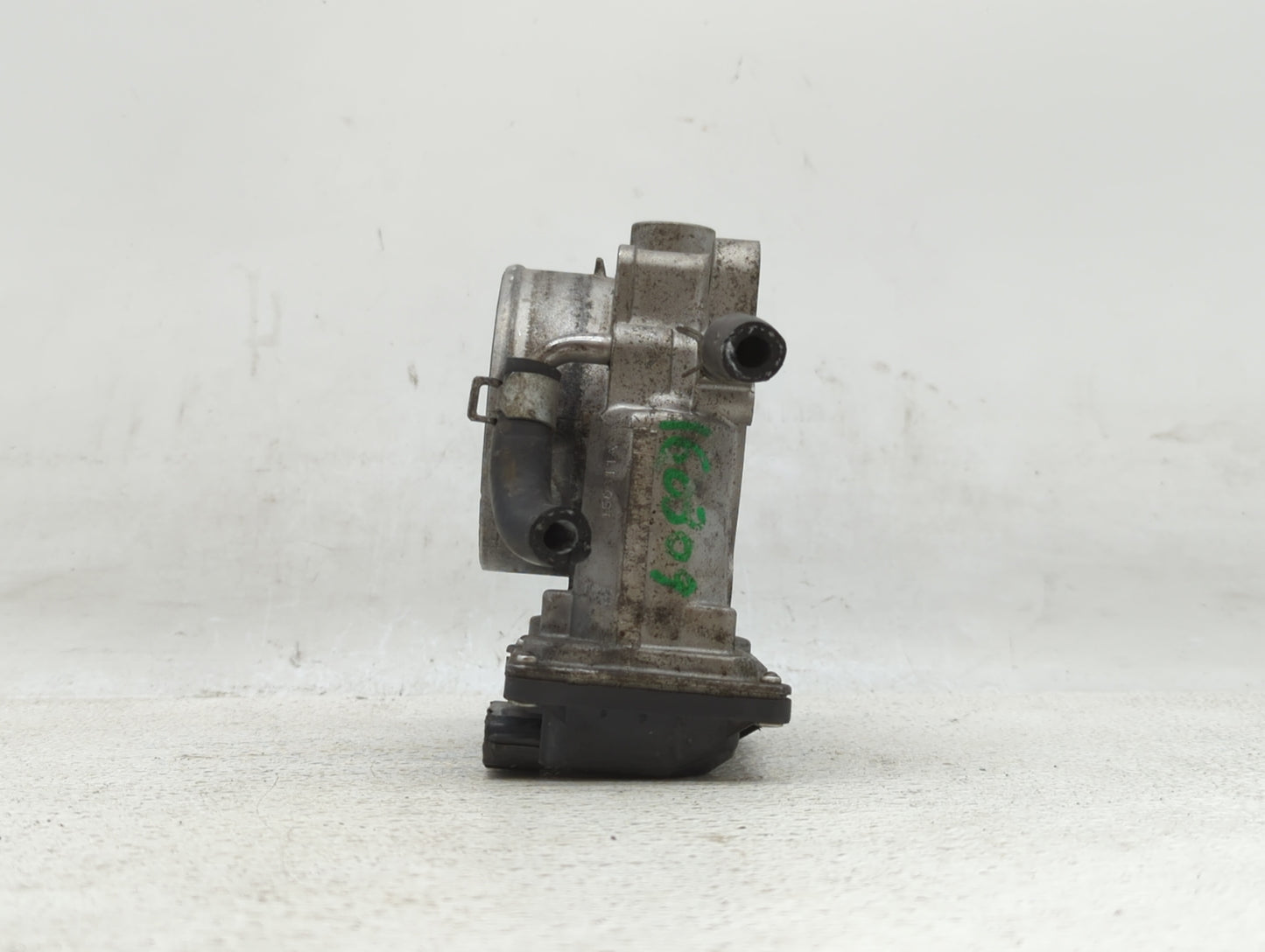 2015-2018 Kia Sedona Throttle Body P/N:35100-3CAA0 Fits Fits 2012 2013 2014 2015 2016 2017 2018 OEM Used Auto Parts - Oemuse
