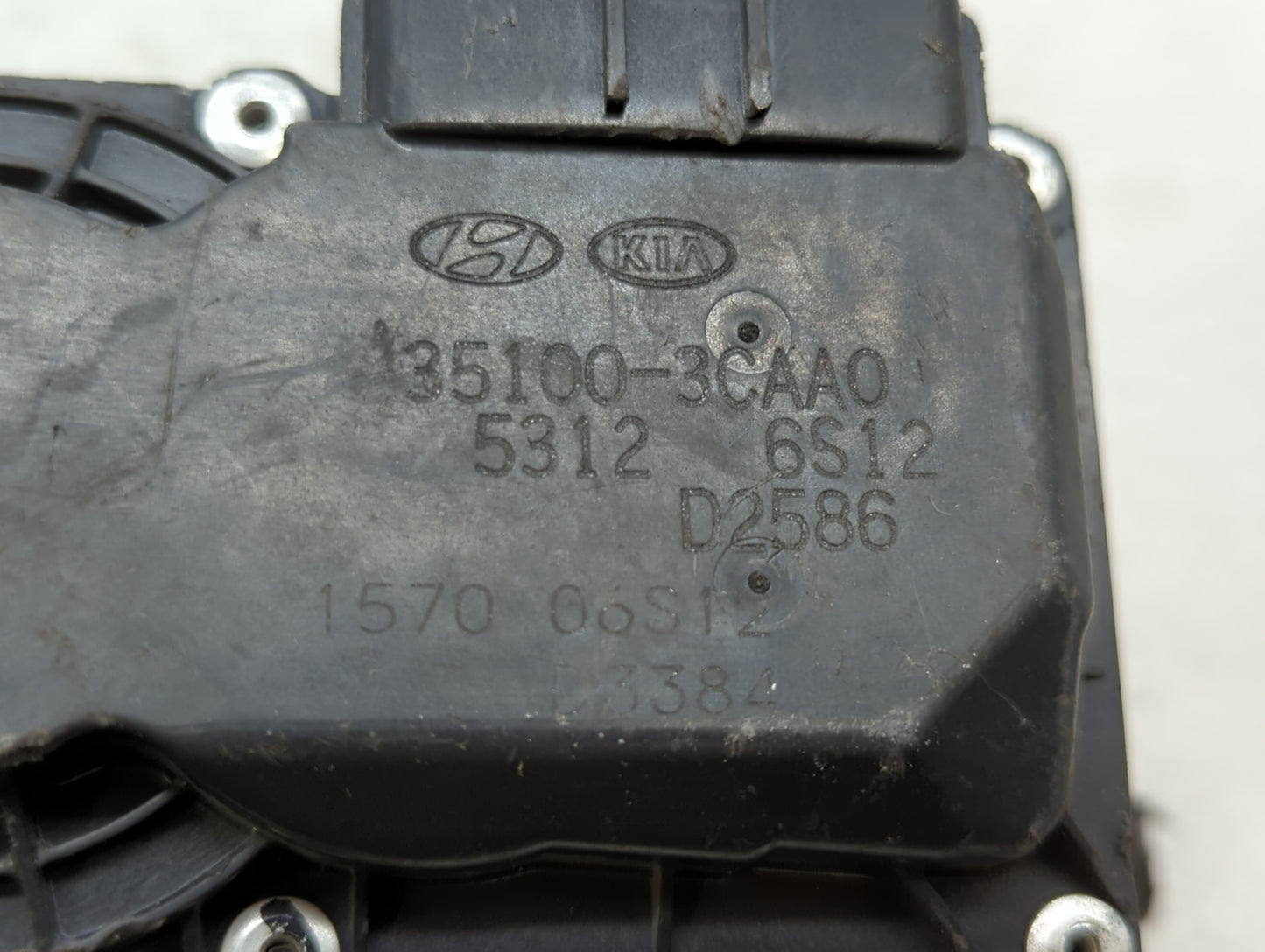 2015-2018 Kia Sedona Throttle Body P/N:35100-3CAA0 Fits Fits 2012 2013 2014 2015 2016 2017 2018 OEM Used Auto Parts - Oemuse