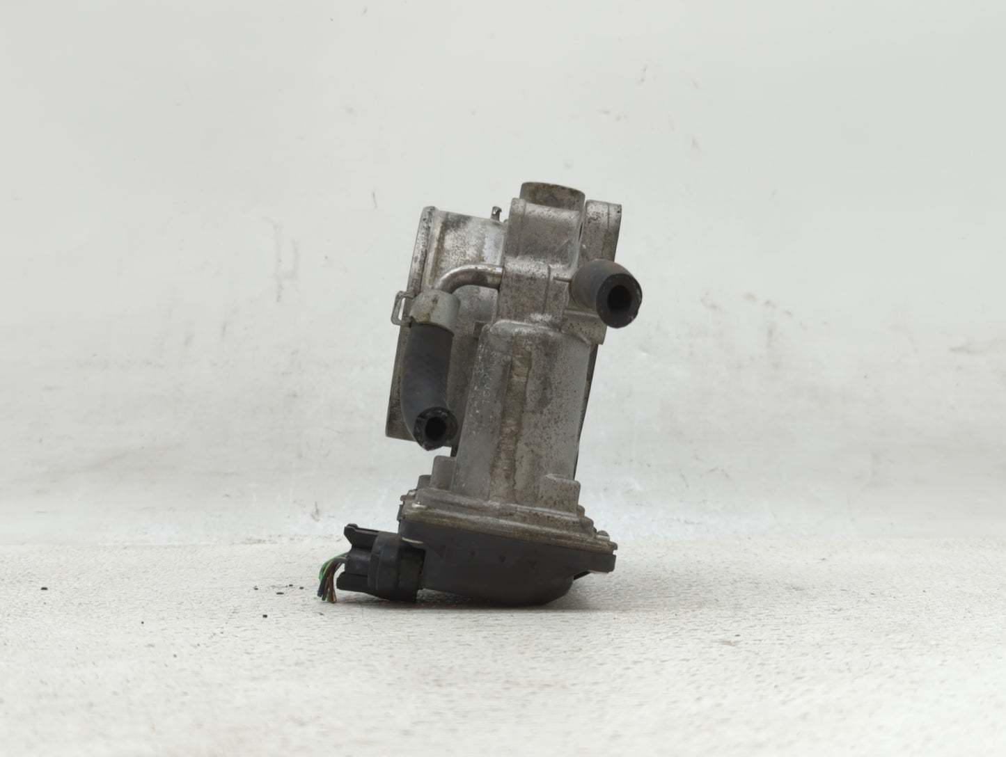 2015-2018 Kia Sedona Throttle Body P/N:35100-3CAA0 Fits Fits 2012 2013 2014 2015 2016 2017 2018 OEM Used Auto Parts - Oemuse