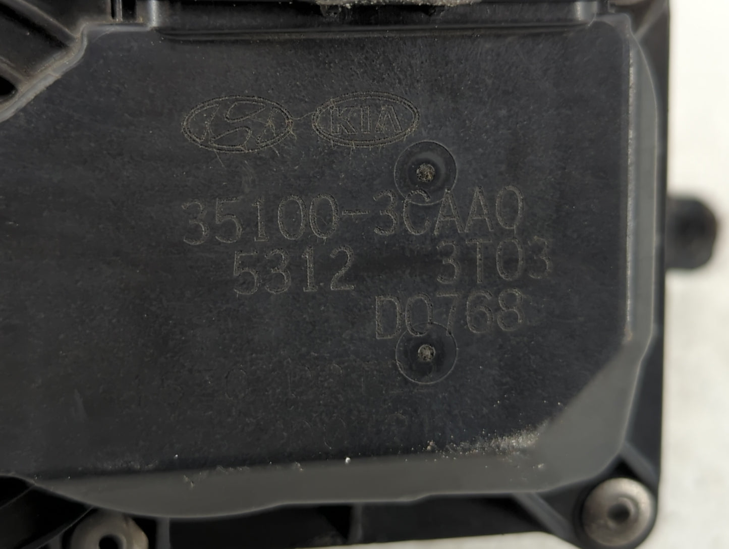 2015-2018 Kia Sedona Throttle Body P/N:35100-3CAA0 Fits Fits 2012 2013 2014 2015 2016 2017 2018 OEM Used Auto Parts - Oemuse