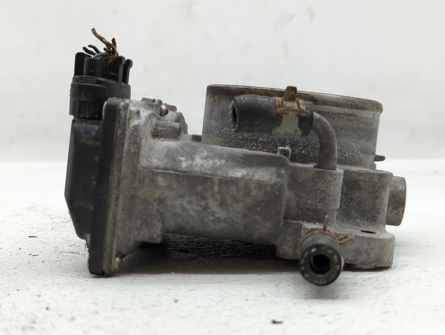 2015-2018 Kia Sedona Throttle Body P/N:35100-3CAA0 Fits Fits 2012 2013 2014 2015 2016 2017 2018 OEM Used Auto Parts - Oemuse