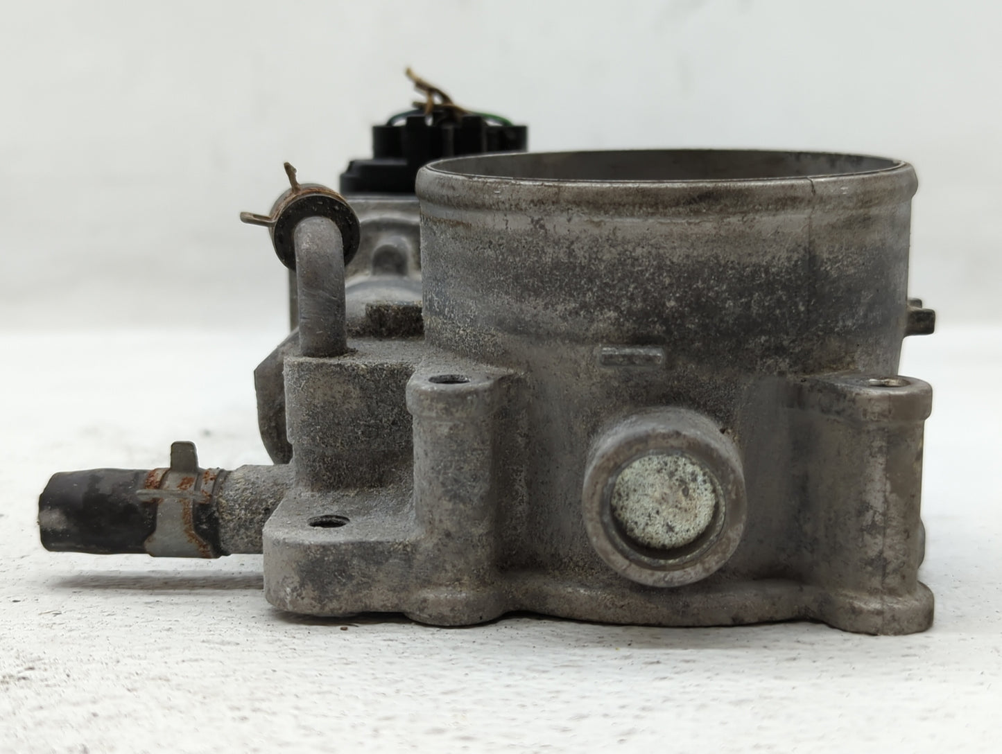 2015-2018 Kia Sedona Throttle Body P/N:35100-3CAA0 Fits Fits 2012 2013 2014 2015 2016 2017 2018 OEM Used Auto Parts - Oemuse