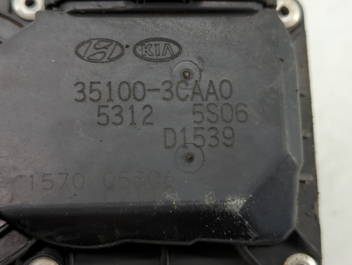 2015-2018 Kia Sedona Throttle Body P/N:35100-3CAA0 Fits Fits 2012 2013 2014 2015 2016 2017 2018 OEM Used Auto Parts - Oemuse