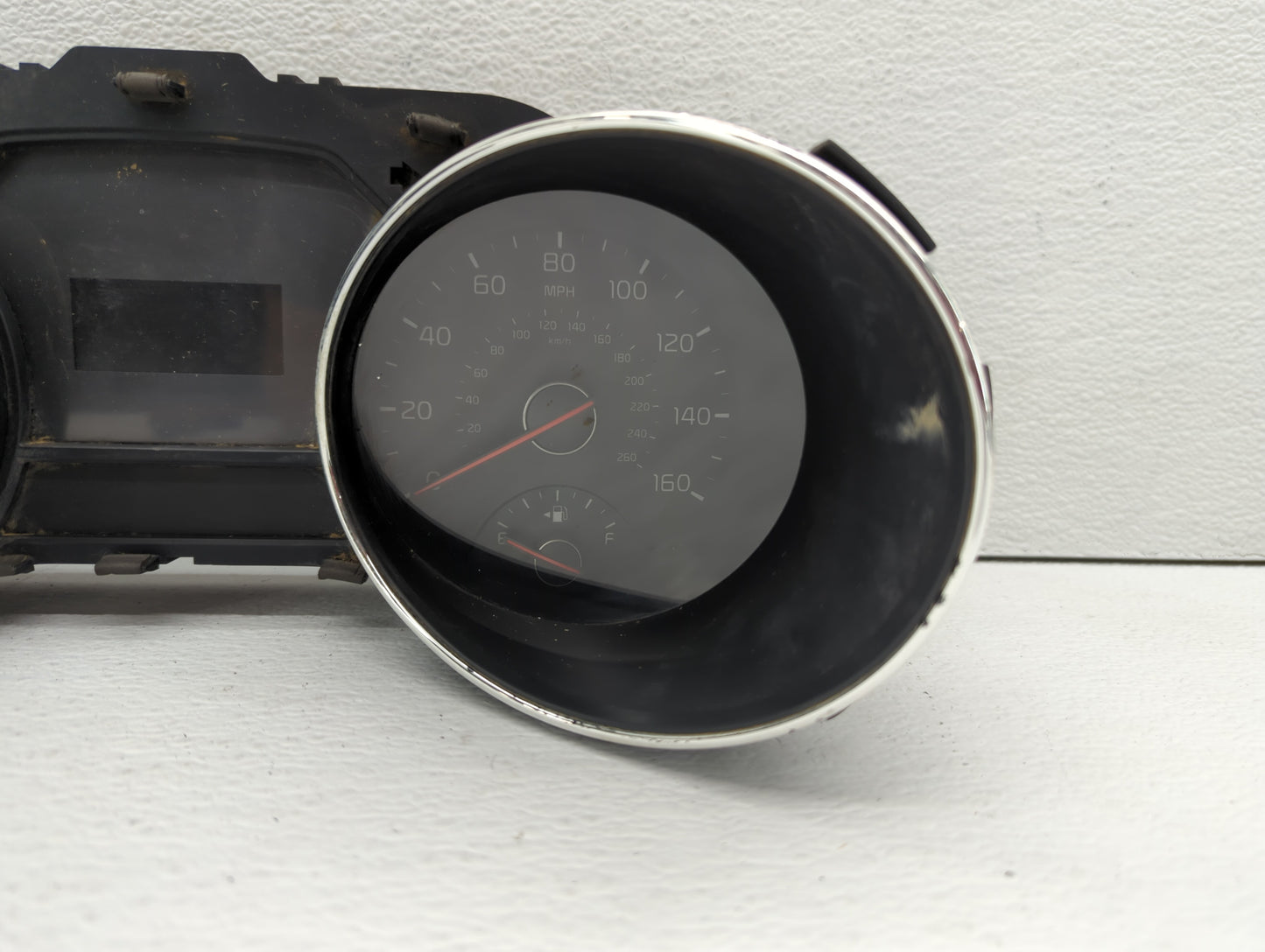 2015-2016 Kia Sedona Instrument Cluster Speedometer Gauges P/N:94003-A9021 Fits Fits 2015 2016 OEM Used Auto Parts - Oemused