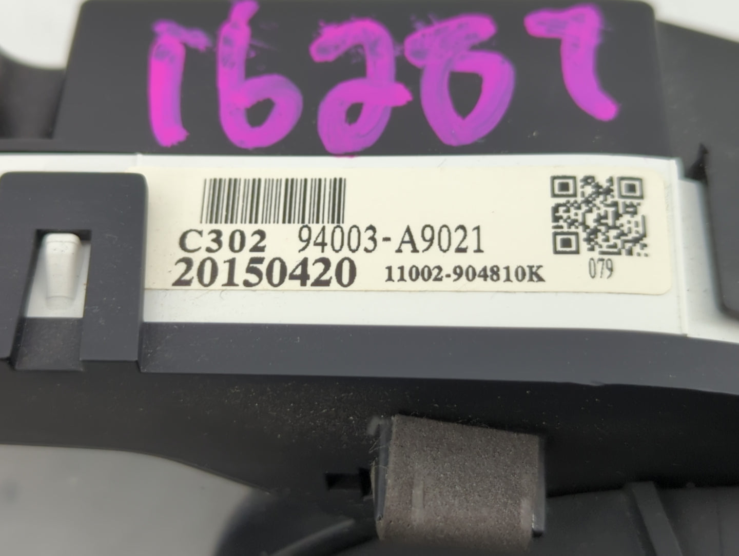 2015-2016 Kia Sedona Instrument Cluster Speedometer Gauges P/N:94003-A9021 94003-A9020 Fits Fits 2015 2016 OEM Used Auto Par