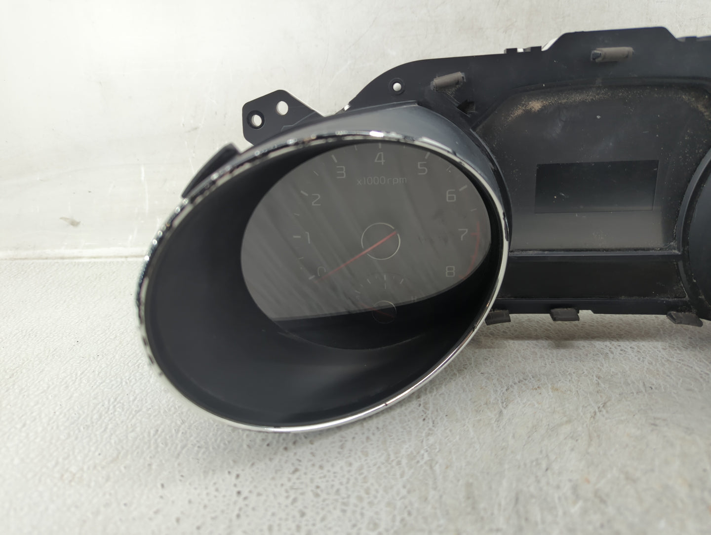 2015-2016 Kia Sedona Instrument Cluster Speedometer Gauges P/N:94003-A9021 Fits Fits 2015 2016 OEM Used Auto Parts - Oemused