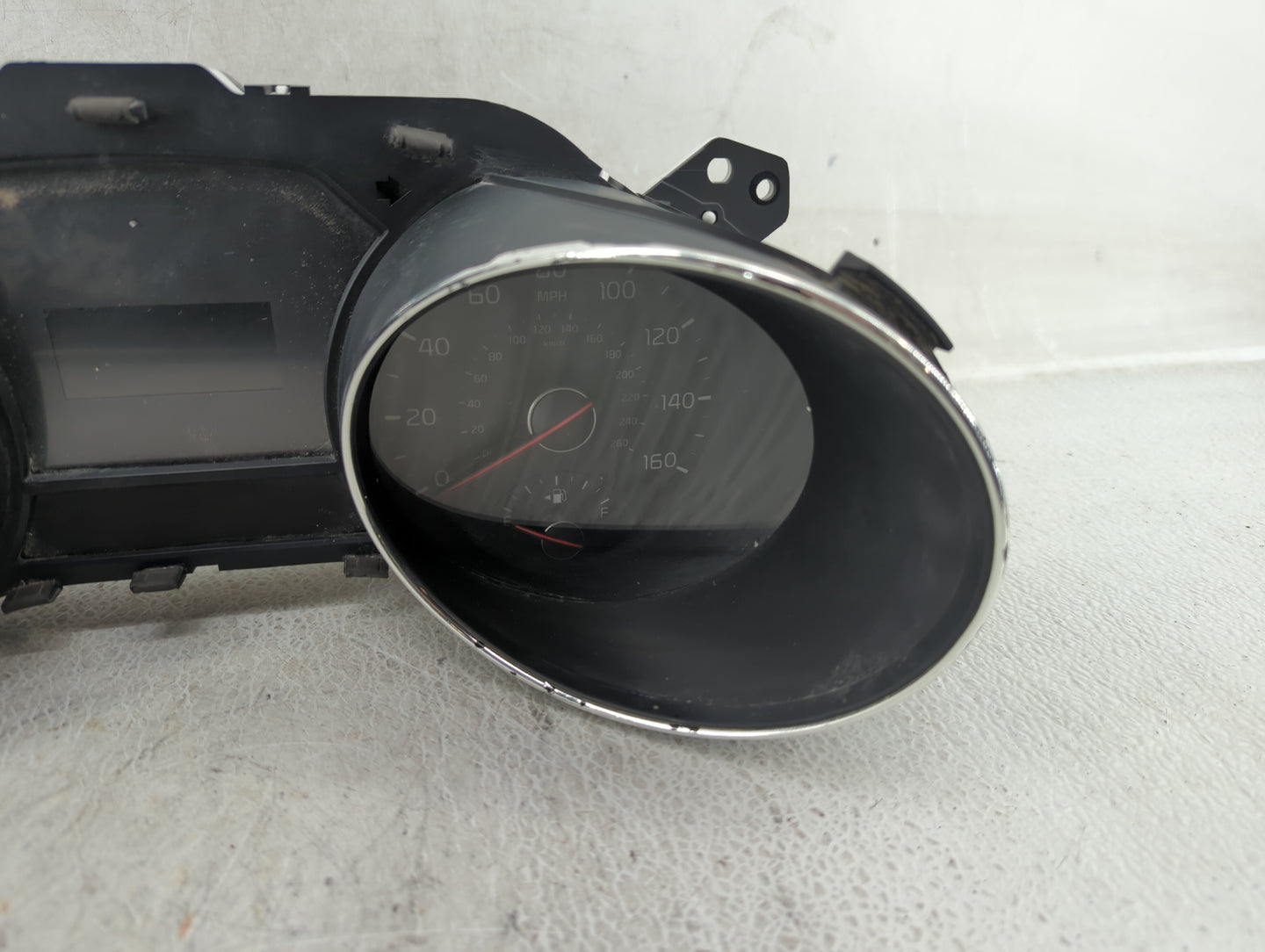 2015-2016 Kia Sedona Instrument Cluster Speedometer Gauges P/N:94003-A9021 Fits Fits 2015 2016 OEM Used Auto Parts - Oemused