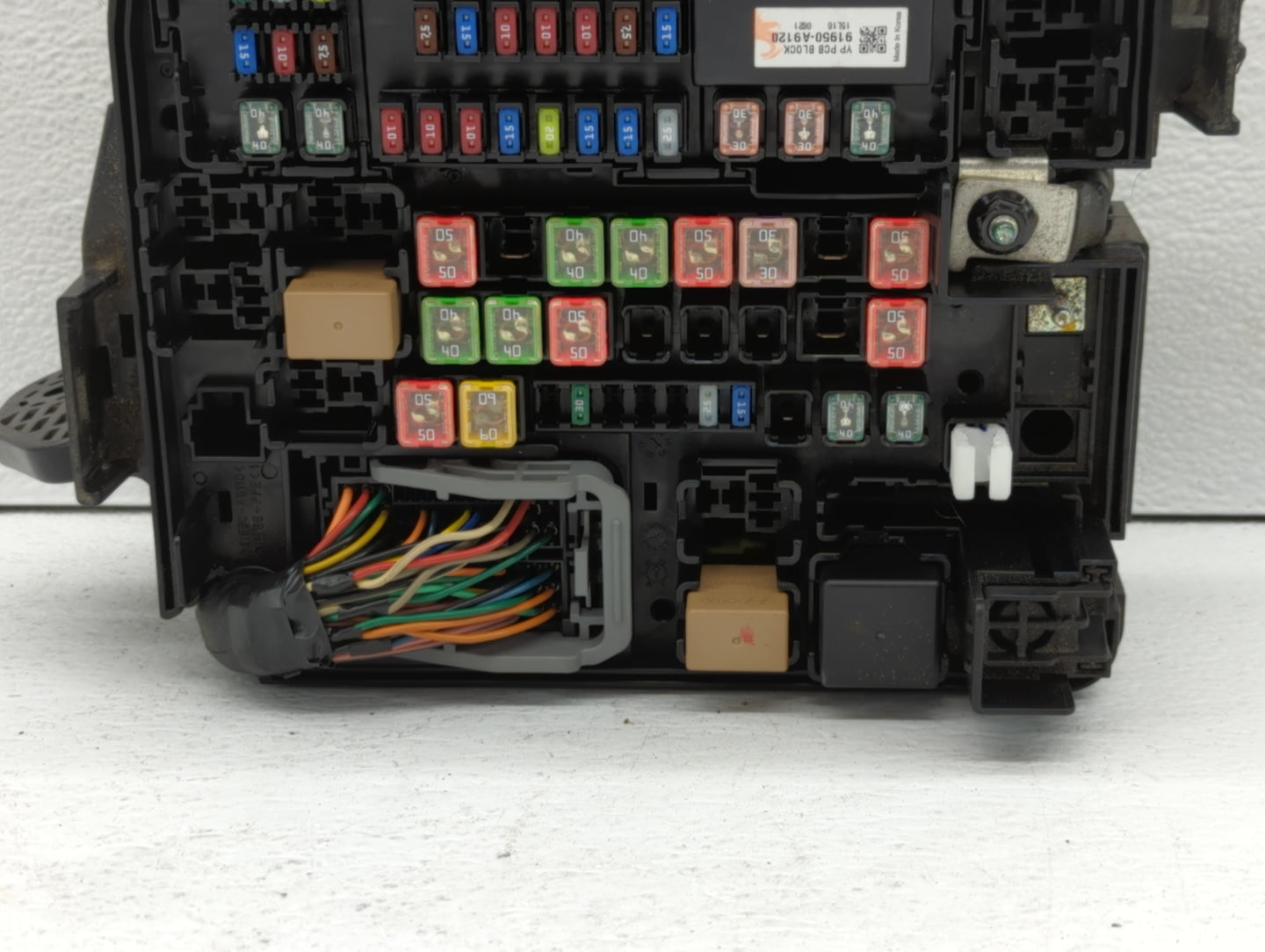 2015-2018 Kia Sedona Fusebox Fuse Box Panel Relay Module P/N:91222 A9781 Fits Fits 2015 2016 2017 2018 OEM Used Auto Parts -