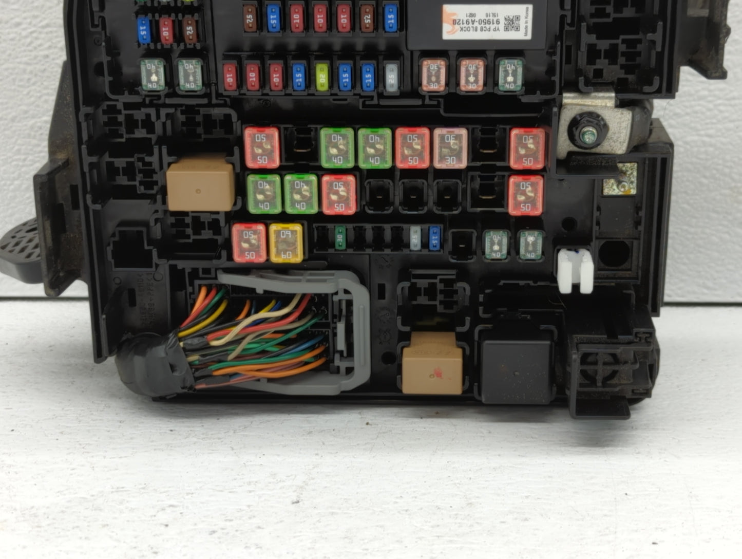 2015-2018 Kia Sedona Fusebox Fuse Box Panel Relay Module P/N:91222 A9781 Fits Fits 2015 2016 2017 2018 OEM Used Auto Parts -