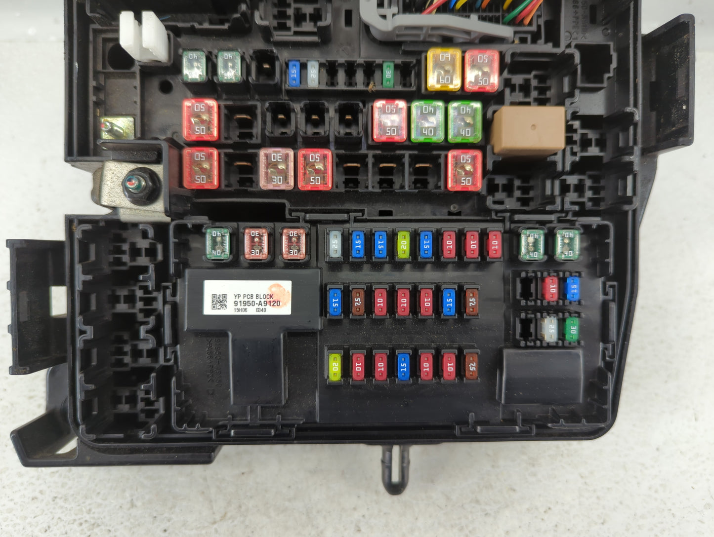 2015-2018 Kia Sedona Fusebox Fuse Box Panel Relay Module P/N:91222-A9810 Fits Fits 2015 2016 2017 2018 OEM Used Auto Parts -