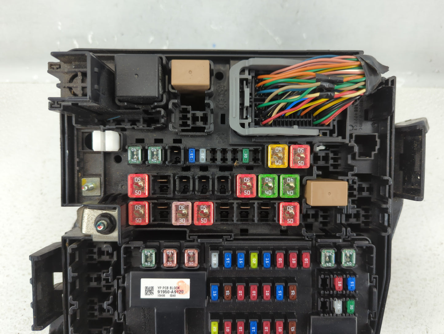 2015-2018 Kia Sedona Fusebox Fuse Box Panel Relay Module P/N:91222-A9810 Fits Fits 2015 2016 2017 2018 OEM Used Auto Parts -