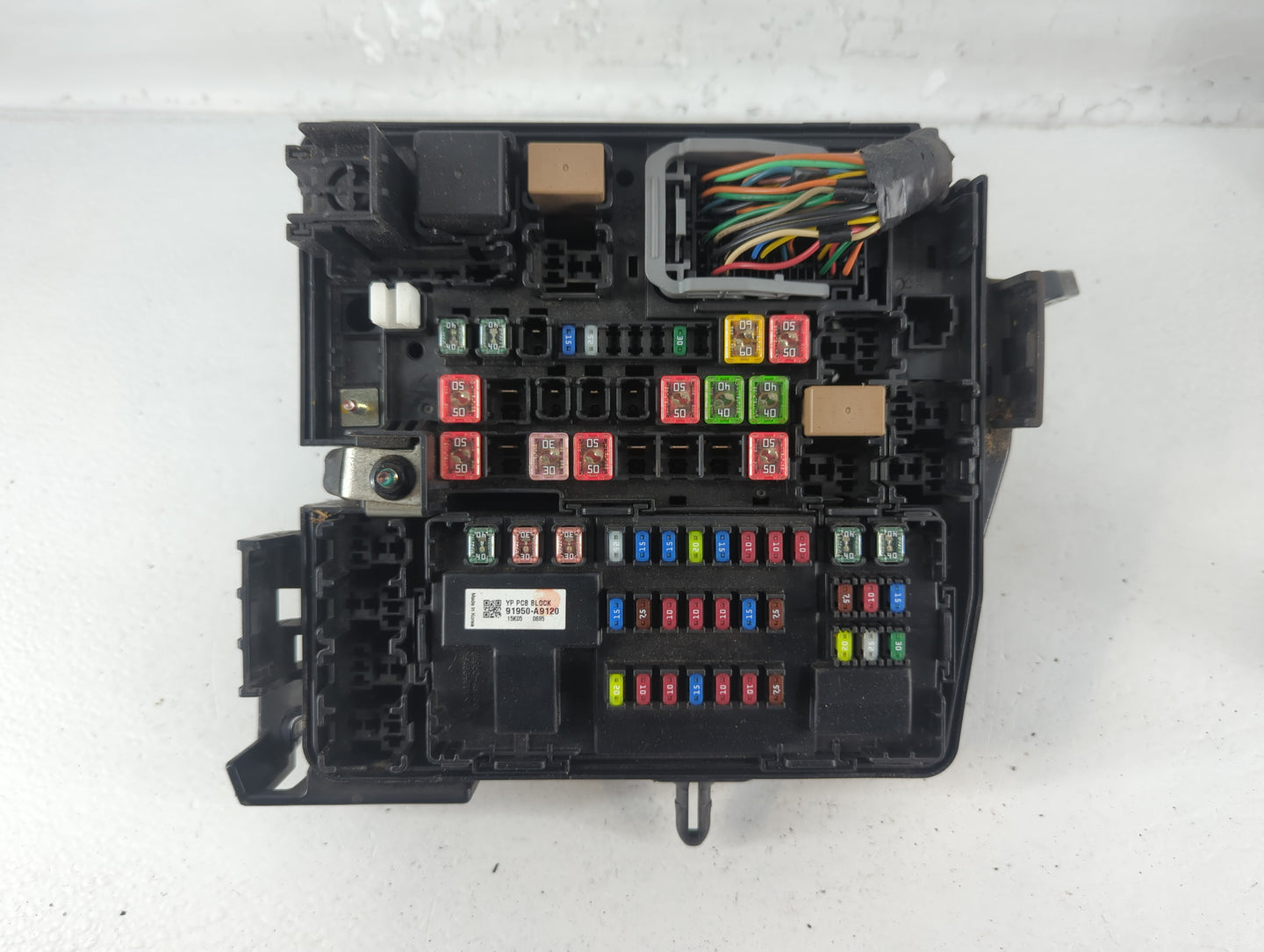 2015-2018 Kia Sedona Fusebox Fuse Box Panel Relay Module P/N:91950-A9320 Fits Fits 2015 2016 2017 2018 OEM Used Auto Parts -