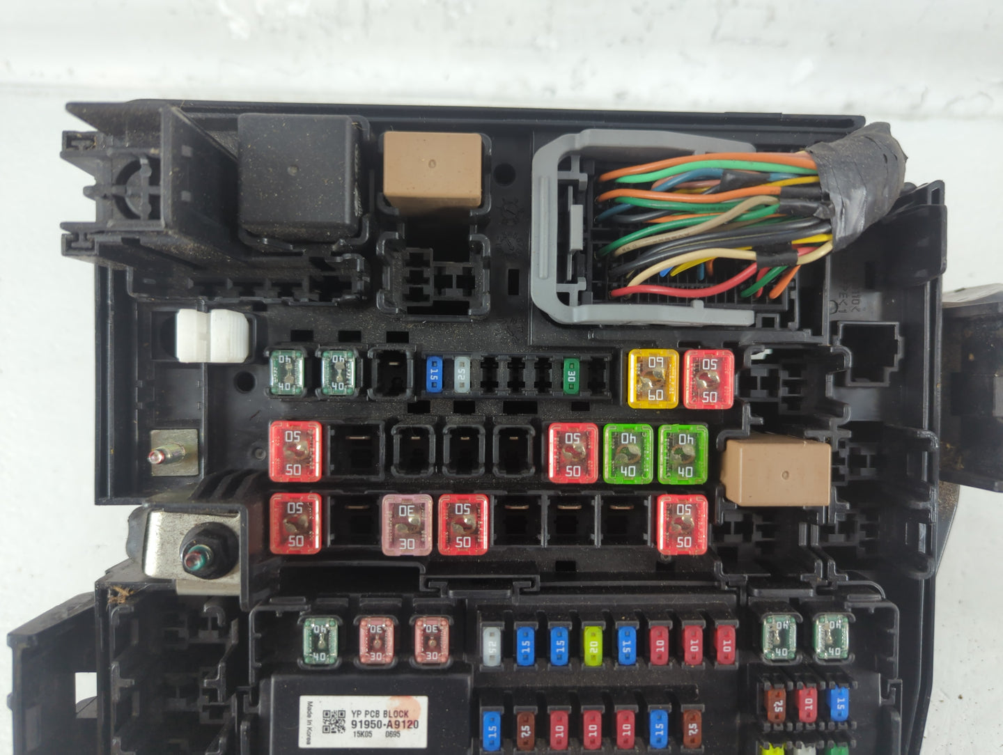 2015-2018 Kia Sedona Fusebox Fuse Box Panel Relay Module P/N:91950-A9320 Fits Fits 2015 2016 2017 2018 OEM Used Auto Parts -