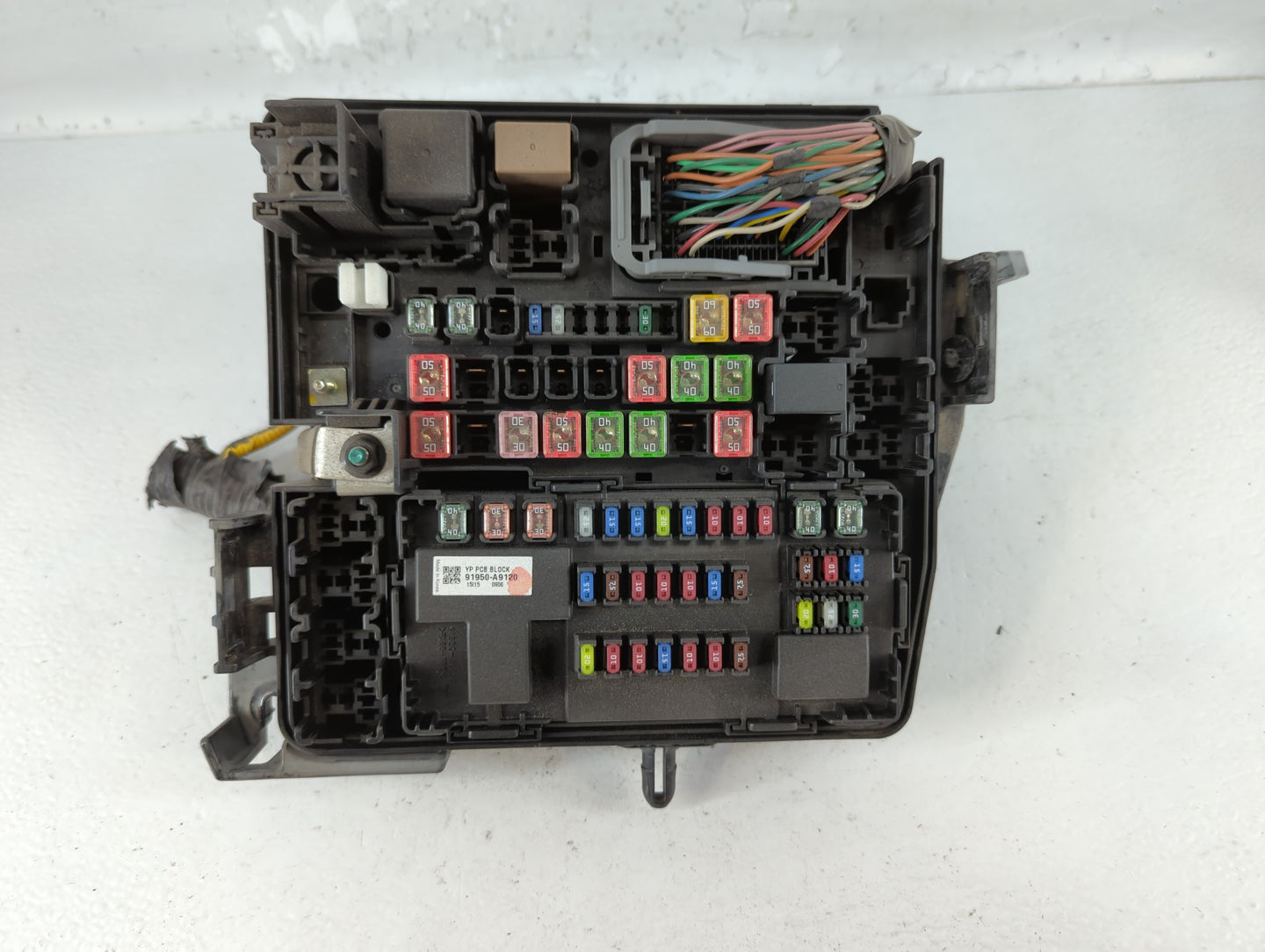2015-2018 Kia Sedona Fusebox Fuse Box Panel Relay Module P/N:91950-A9320 Fits Fits 2015 2016 2017 2018 OEM Used Auto Parts -