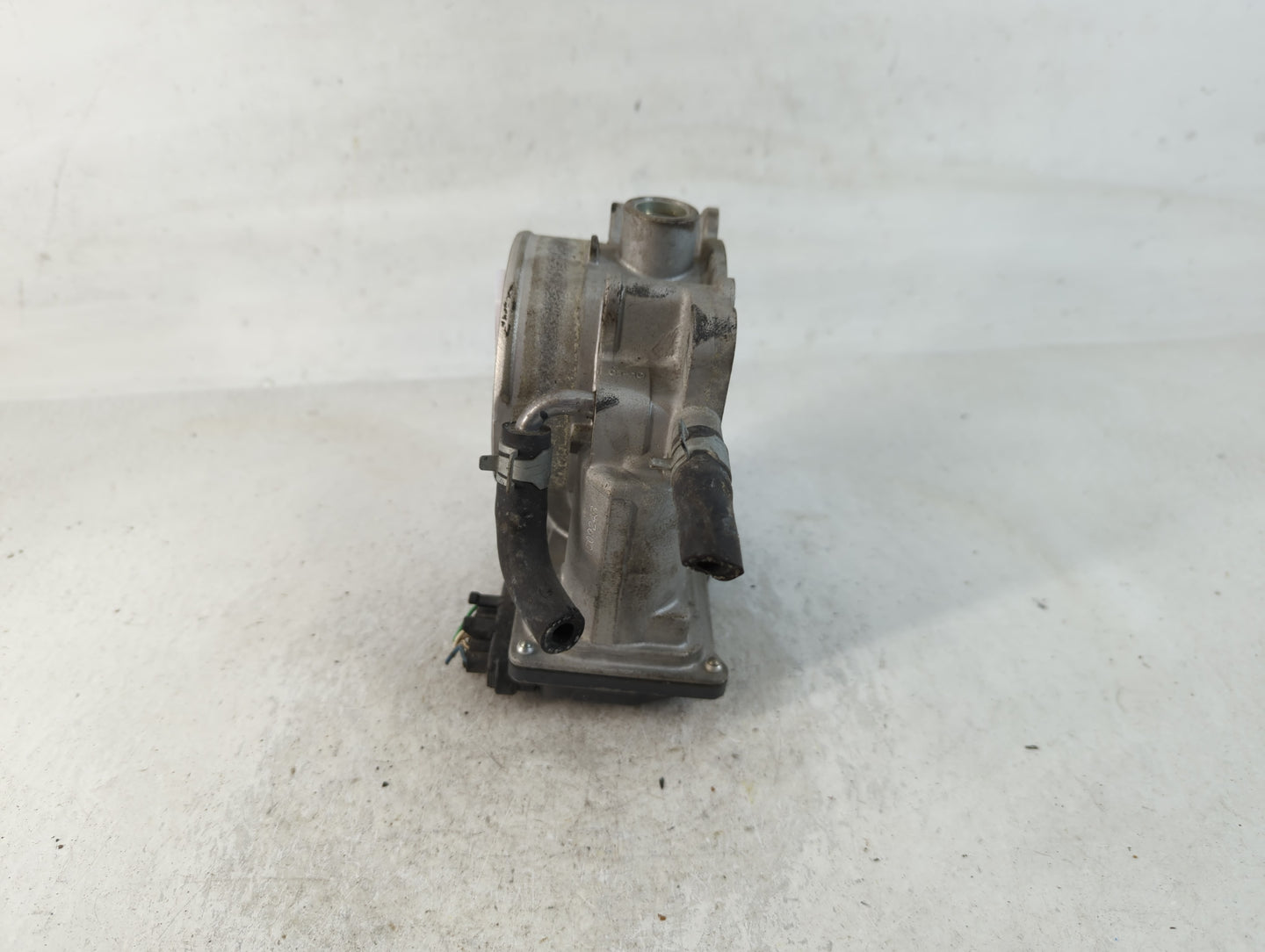 2015-2018 Kia Sedona Throttle Body P/N:35100-3CAA0 Fits Fits 2012 2013 2014 2015 2016 2017 2018 OEM Used Auto Parts - Oemuse