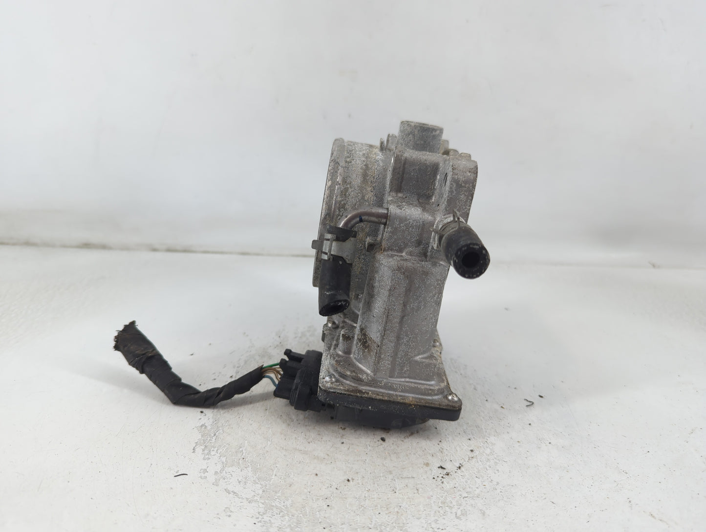2015-2018 Kia Sedona Throttle Body P/N:35100-3CAA0 Fits Fits 2012 2013 2014 2015 2016 2017 2018 OEM Used Auto Parts - Oemuse