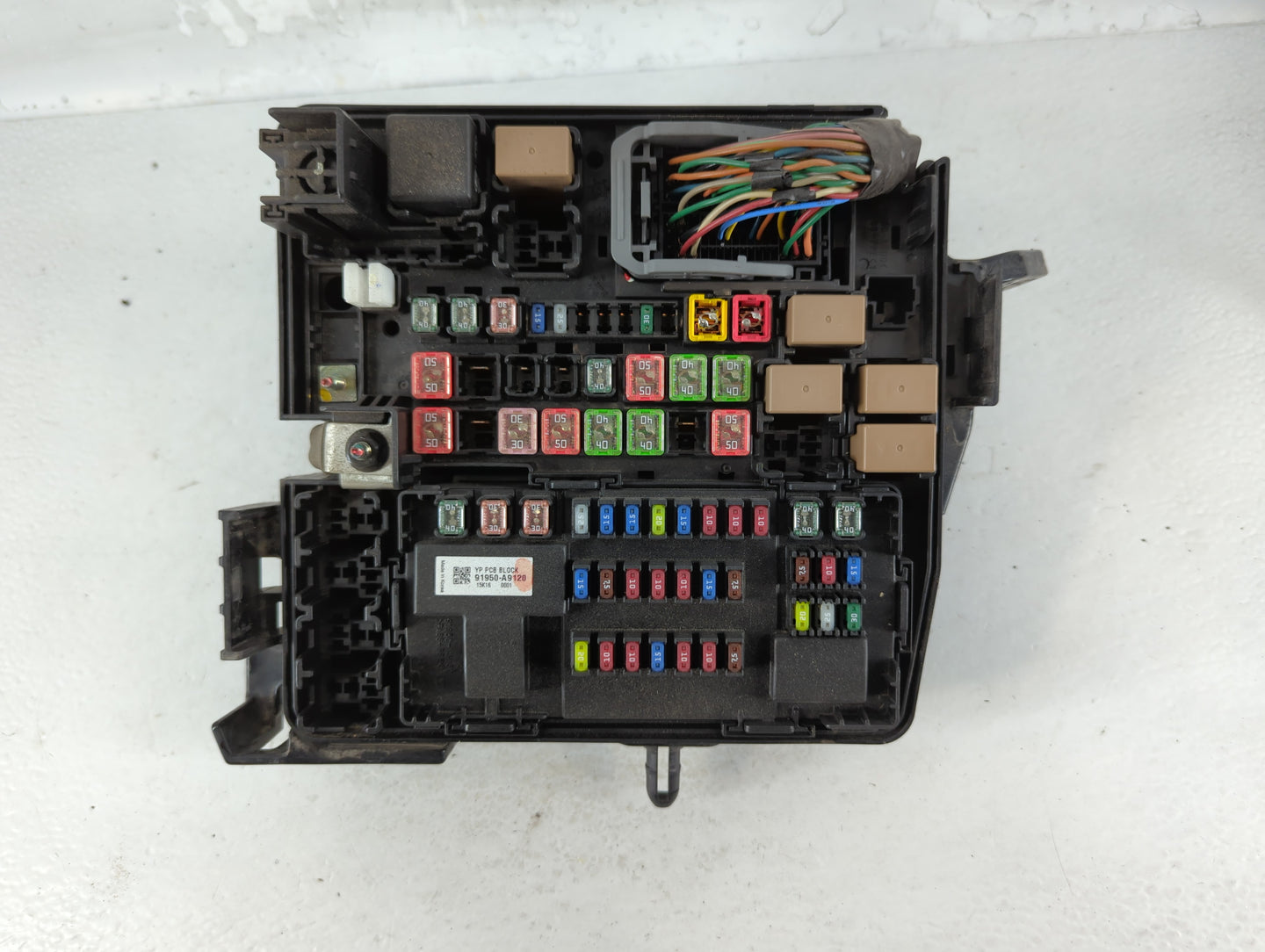 2015-2018 Kia Sedona Fusebox Fuse Box Panel Relay Module P/N:91950-A9320 Fits Fits 2015 2016 2017 2018 OEM Used Auto Parts -