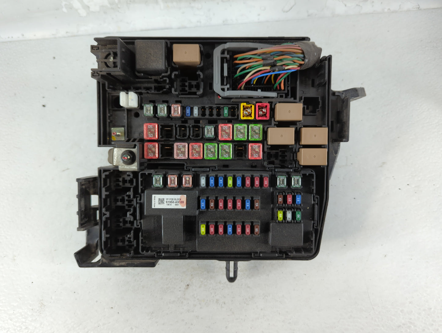 2015-2018 Kia Sedona Fusebox Fuse Box Panel Relay Module P/N:91950-A9320 Fits Fits 2015 2016 2017 2018 OEM Used Auto Parts -