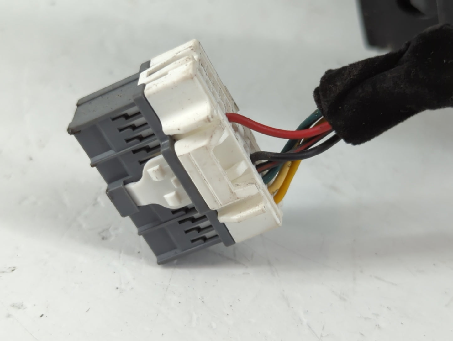 2016-2020 Kia Sorento Driver Side View Mirror - Left Door Mirror OEM Used - Oemusedautoparts1.com