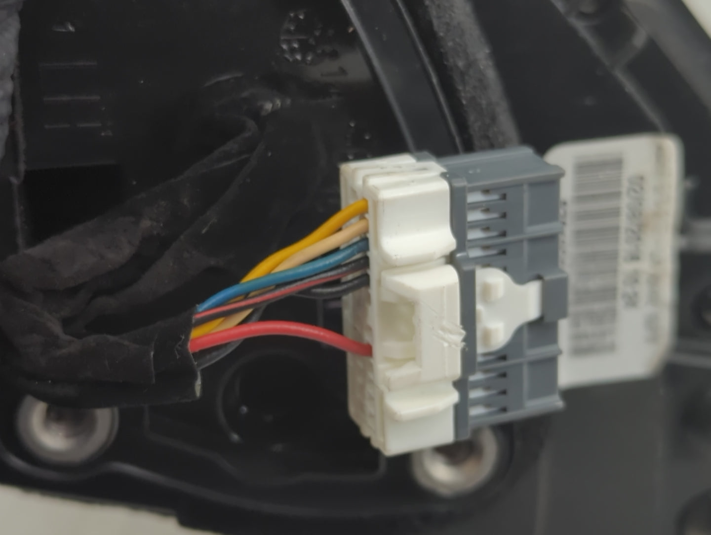 2016-2020 Kia Sorento Driver Side View Mirror - Left Door Mirror OEM Used - Oemusedautoparts1.com