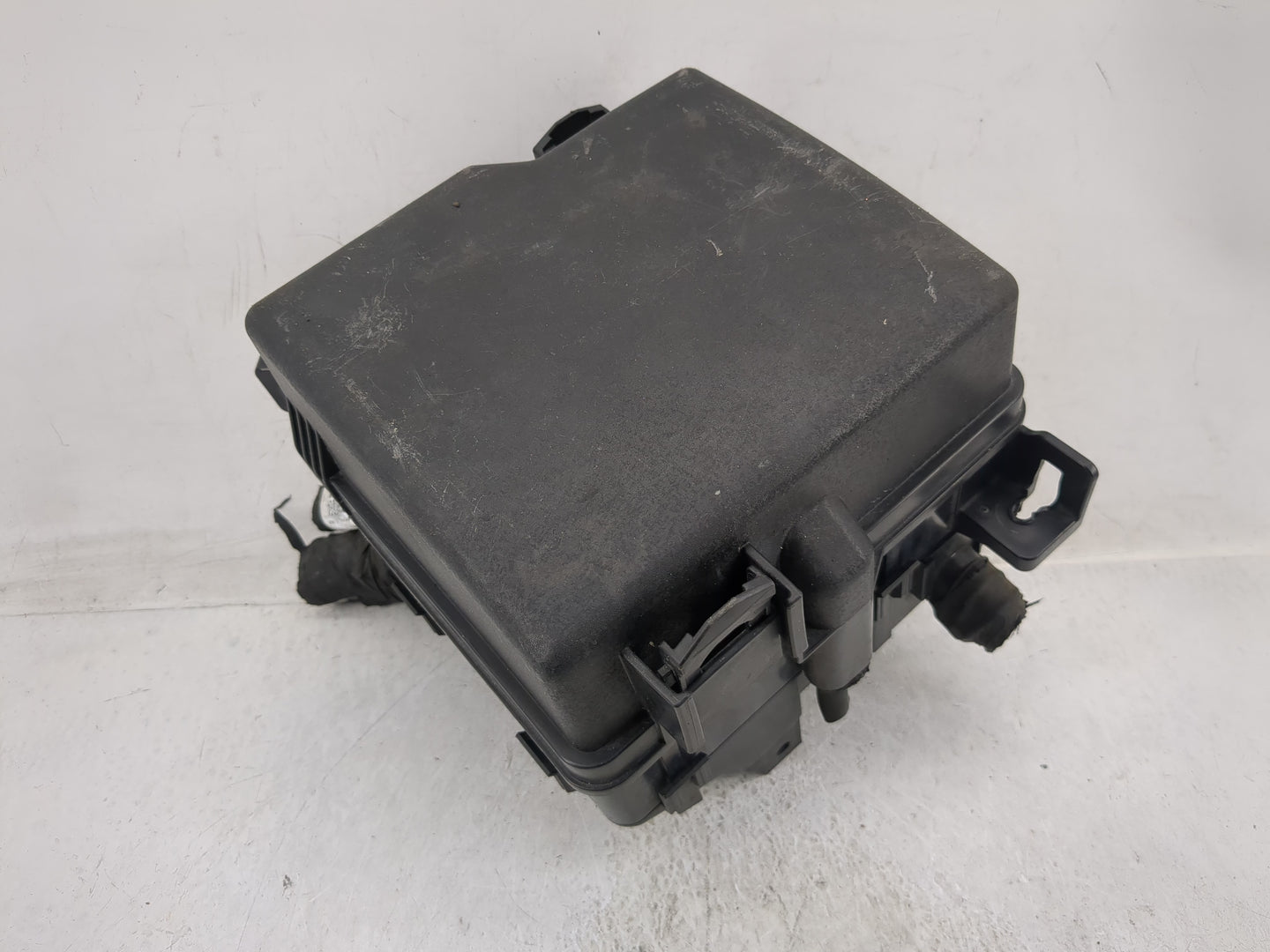 2016-2018 Kia Sorento Fusebox Fuse Box Panel Relay Module P/N:VS91200C Fits Fits 2016 2017 2018 OEM Used Auto Parts - Oemuse