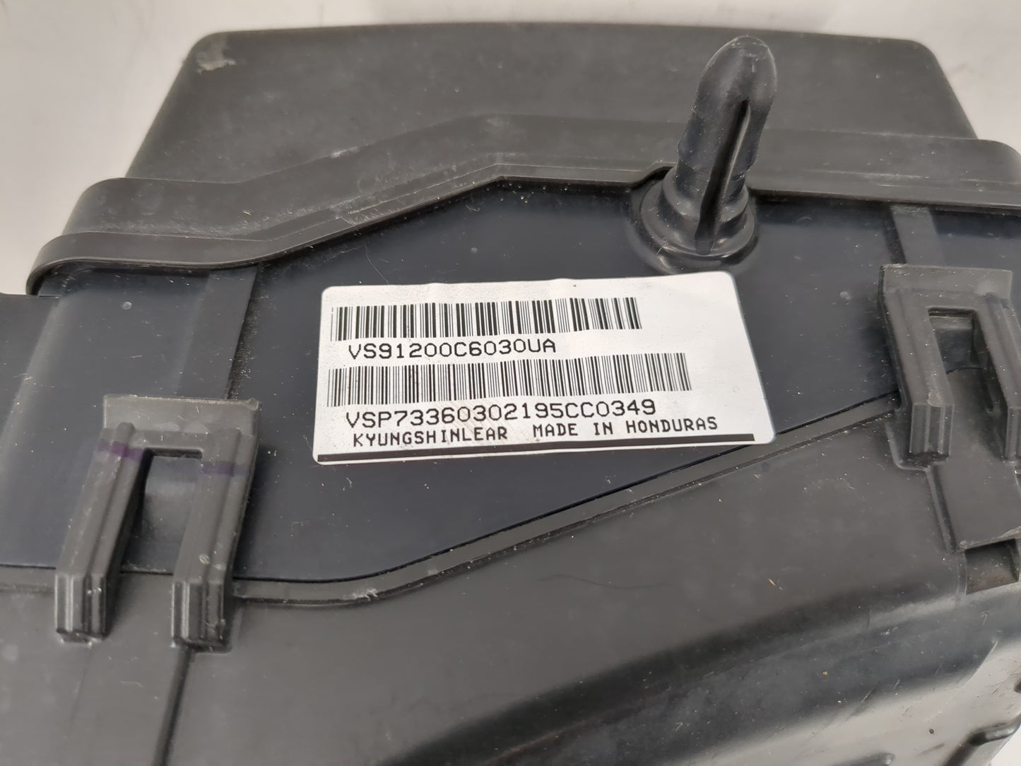 2016-2018 Kia Sorento Fusebox Fuse Box Panel Relay Module P/N:VS91200C Fits Fits 2016 2017 2018 OEM Used Auto Parts - Oemuse