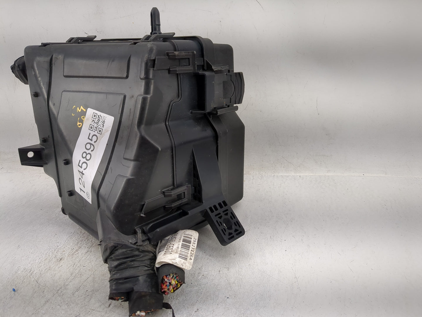 2016-2018 Kia Sorento Fusebox Fuse Box Panel Relay Module P/N:VS91200C Fits Fits 2016 2017 2018 OEM Used Auto Parts - Oemuse