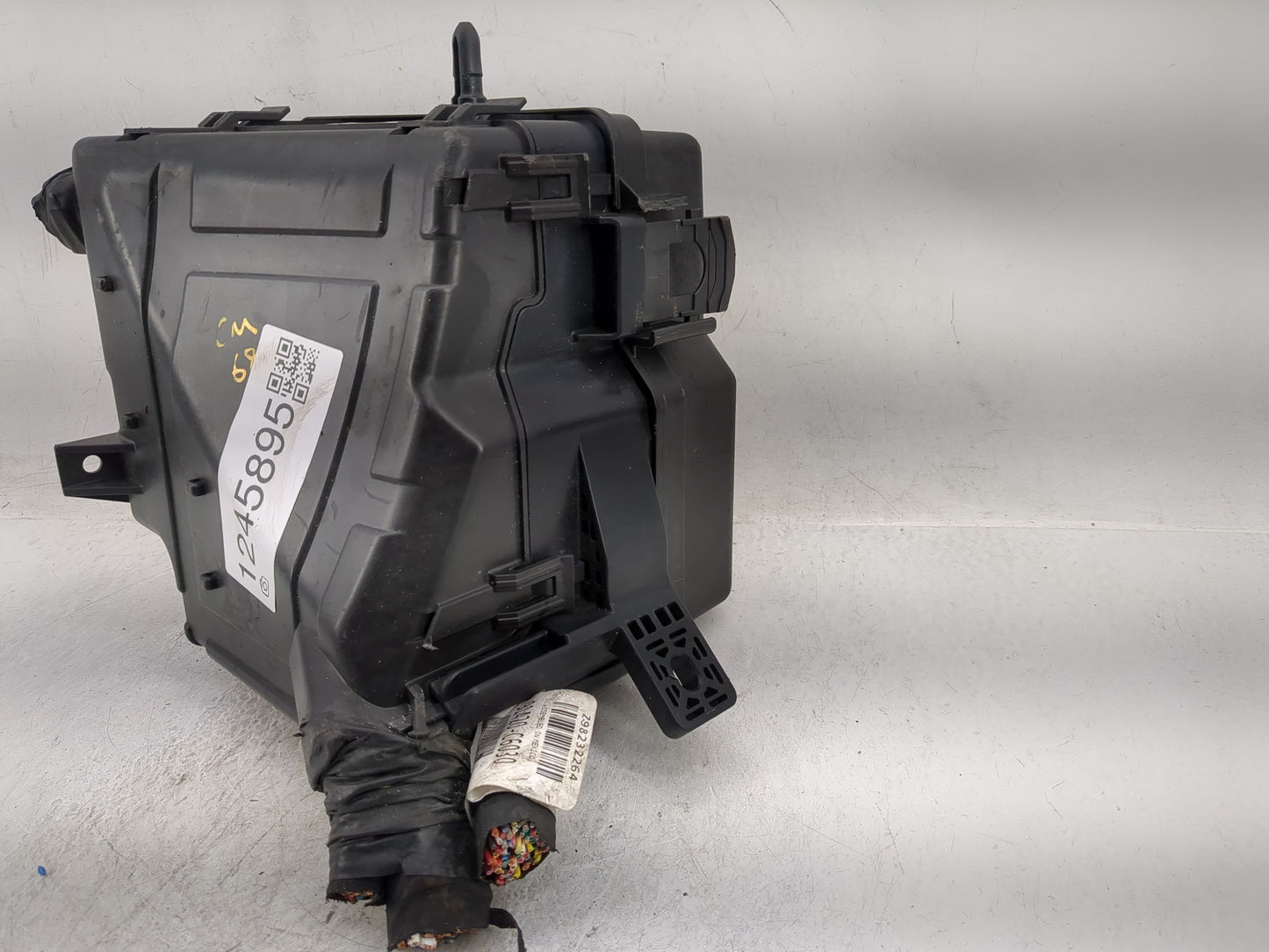 2016-2018 Kia Sorento Fusebox Fuse Box Panel Relay Module P/N:VS91200C Fits Fits 2016 2017 2018 OEM Used Auto Parts - Oemuse