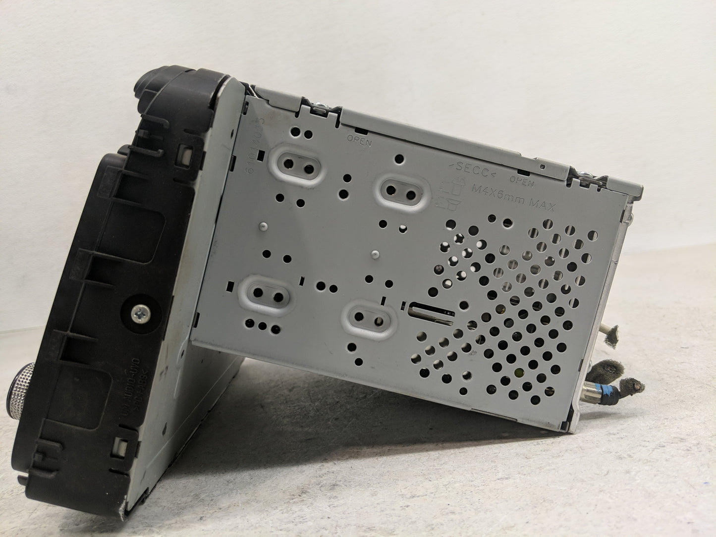 2016 Kia Sorento Radio AM FM Cd Player Receiver Replacement P/N:96160-C6000WK Fits OEM Used Auto Parts - Oemusedautoparts1.c