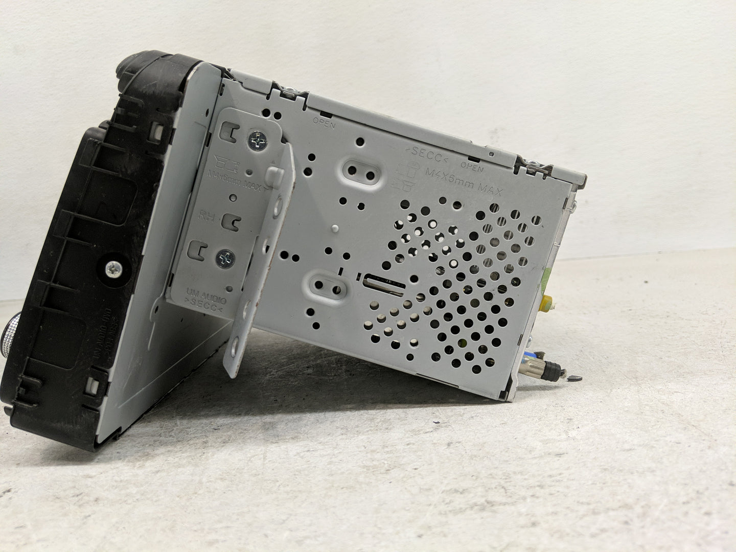 2016-2018 Kia Sorento Radio AM FM Cd Player Receiver Replacement P/N:96160C6000WK Fits Fits 2016 2017 2018 OEM Used Auto Par