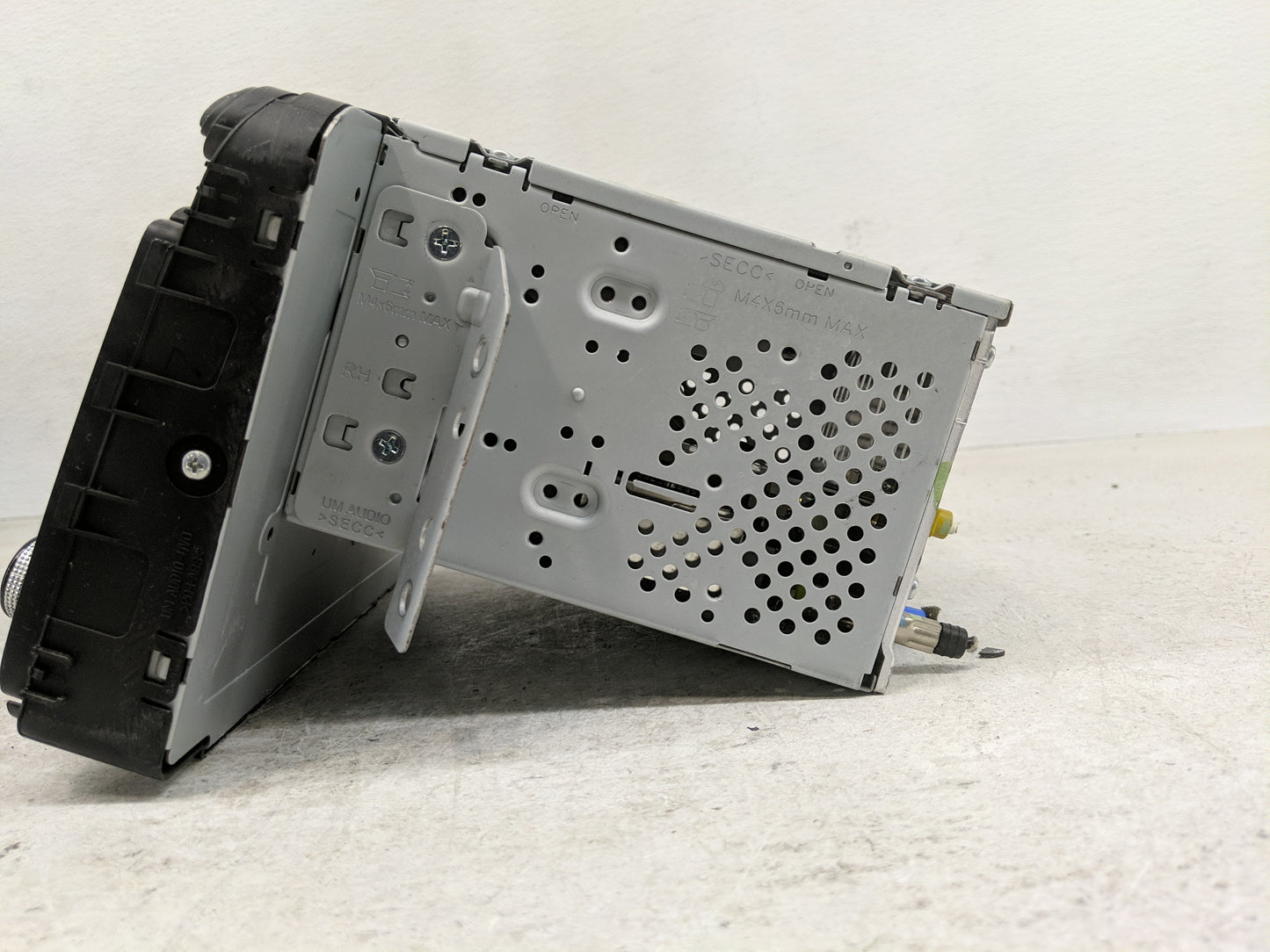 2016-2018 Kia Sorento Radio AM FM Cd Player Receiver Replacement P/N:96160C6000WK Fits Fits 2016 2017 2018 OEM Used Auto Par