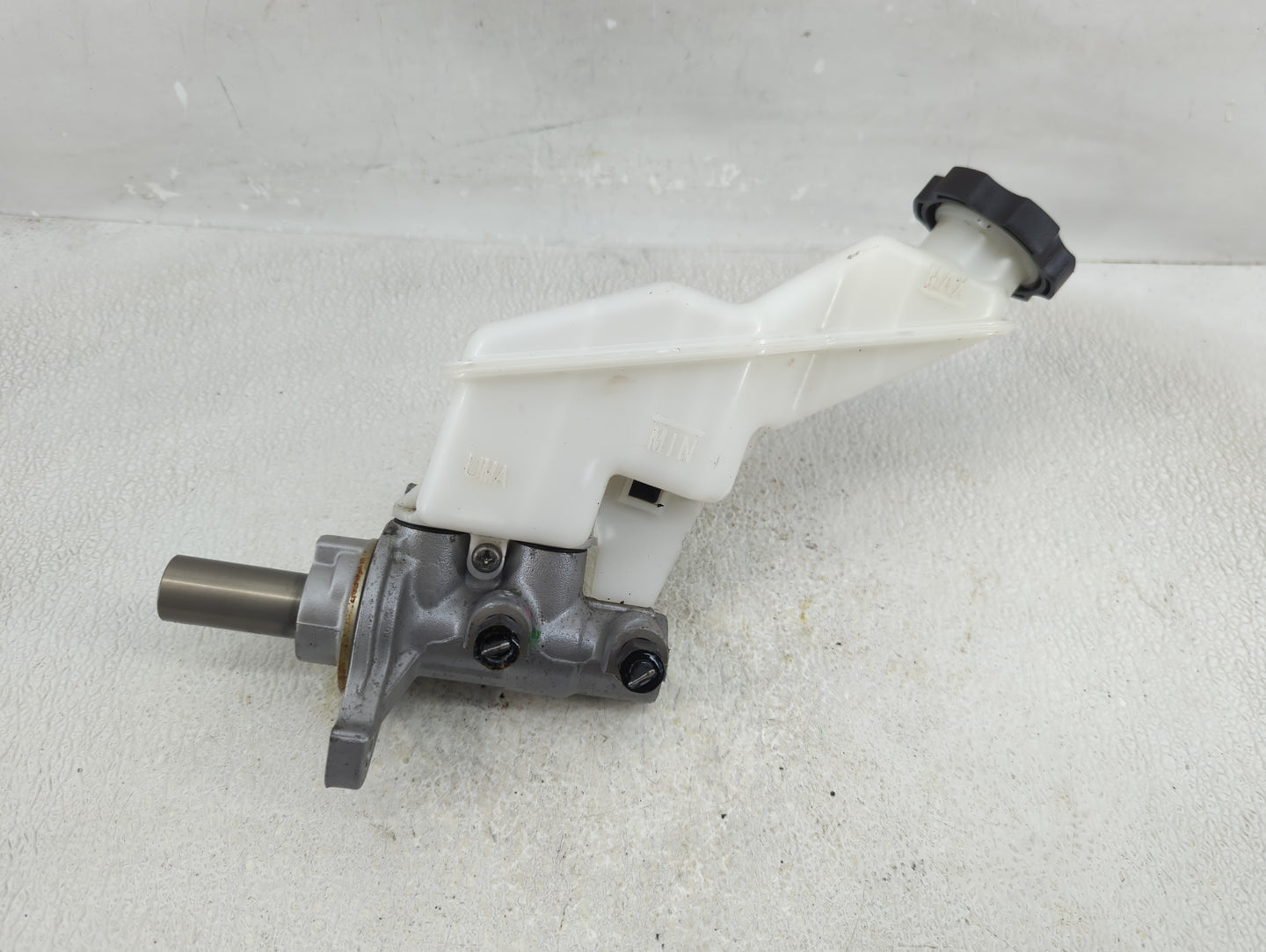 2016-2020 Kia Sorento Brake Master Cylinder - Oemusedautoparts1.com