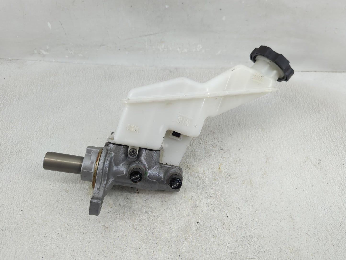 2016-2020 Kia Sorento Brake Master Cylinder - Oemusedautoparts1.com