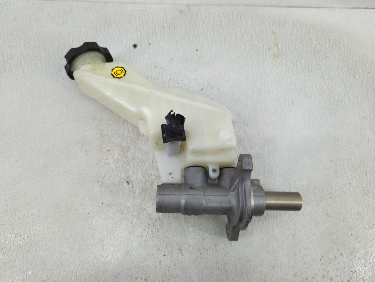 2016-2020 Kia Sorento Brake Master Cylinder - Oemusedautoparts1.com