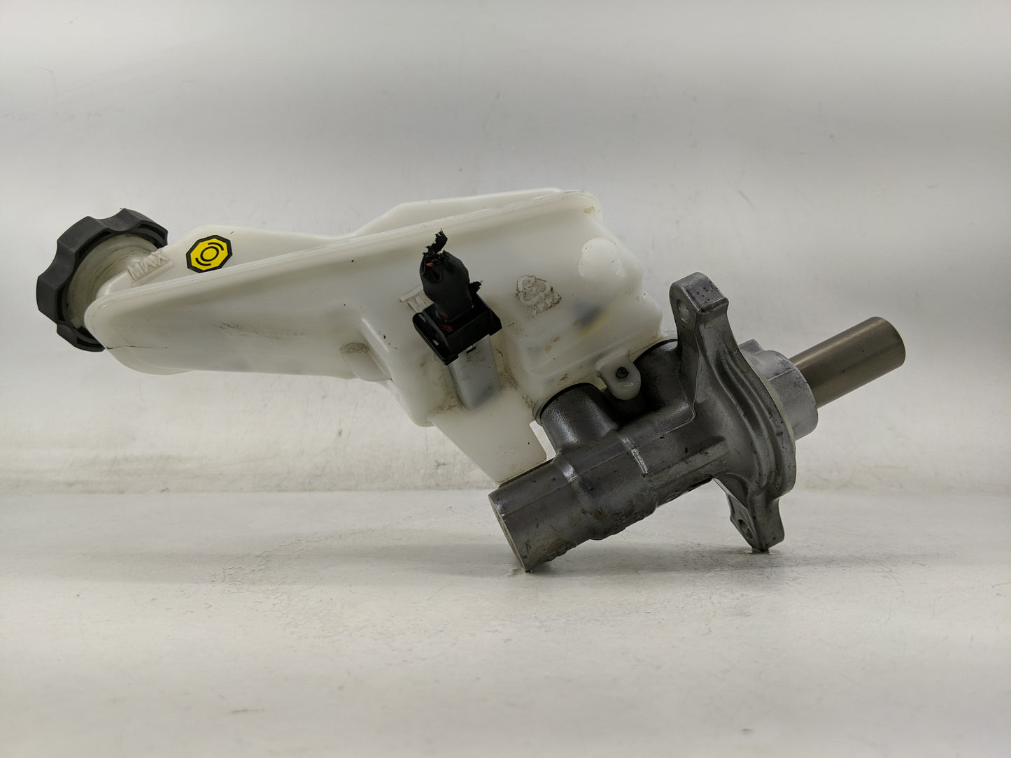 2016-2020 Kia Sorento Brake Master Cylinder - Oemusedautoparts1.com