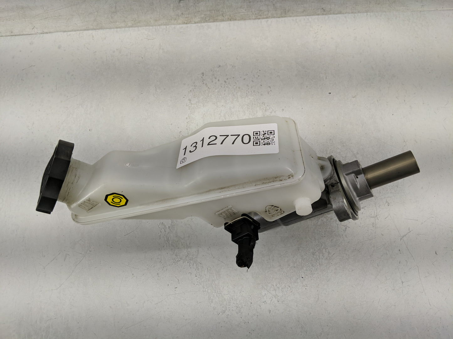 2016-2020 Kia Sorento Brake Master Cylinder - Oemusedautoparts1.com