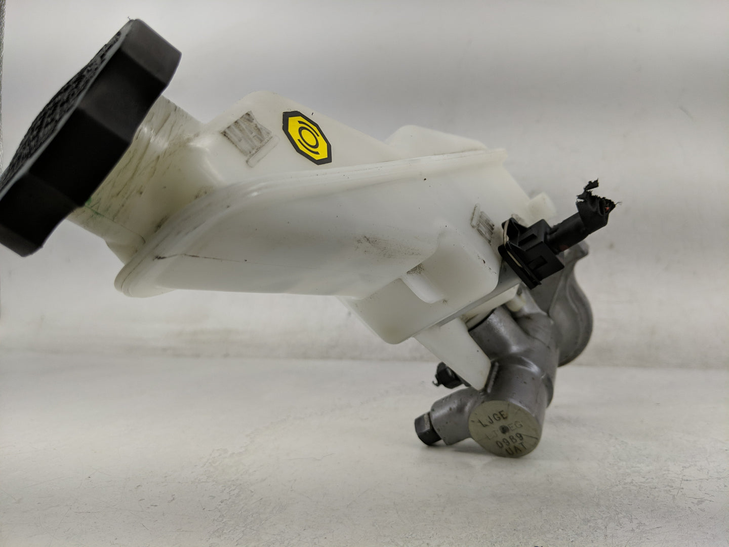 2016-2020 Kia Sorento Brake Master Cylinder - Oemusedautoparts1.com