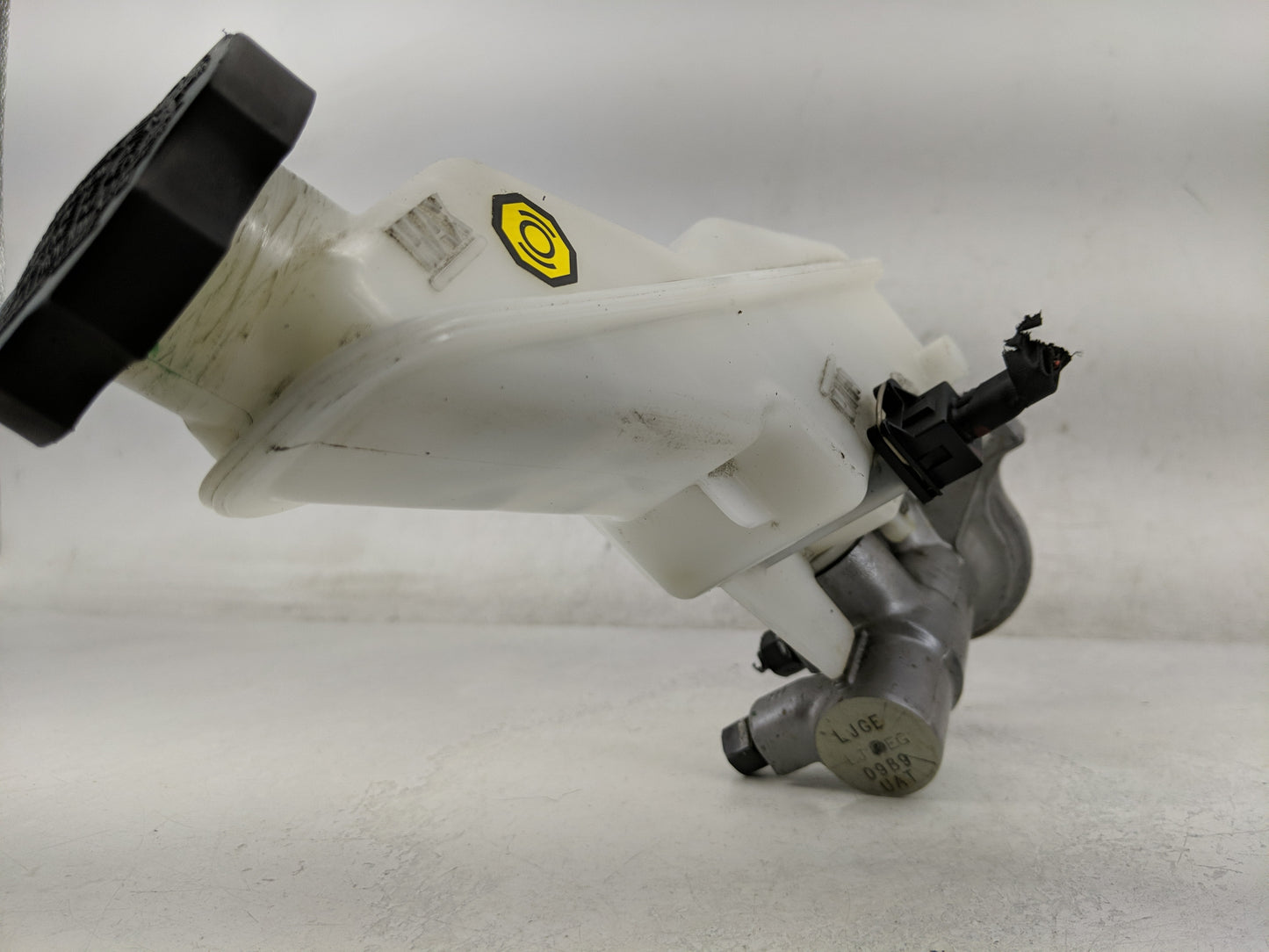2016-2020 Kia Sorento Brake Master Cylinder - Oemusedautoparts1.com