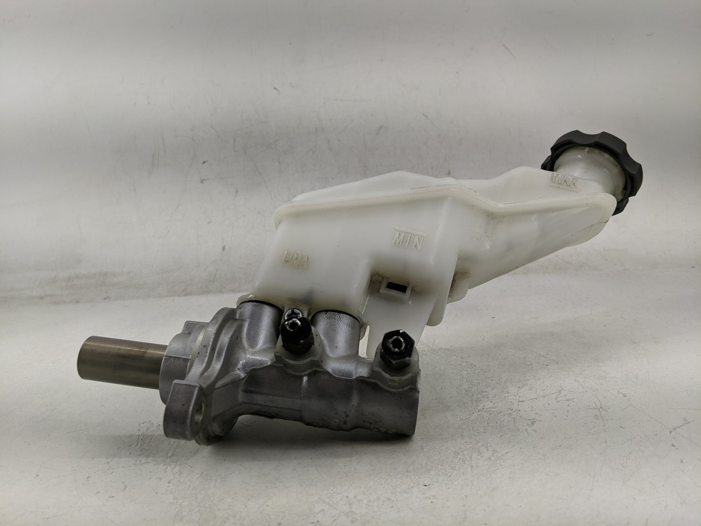 2016-2020 Kia Sorento Brake Master Cylinder - Oemusedautoparts1.com