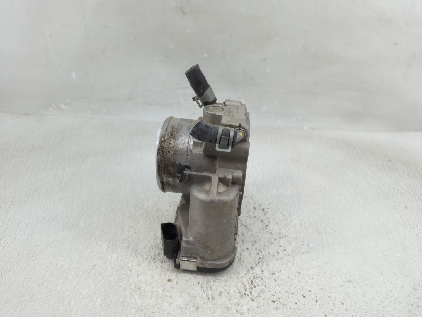 2016-2020 Kia Sorento Throttle Body P/N:35100-2G600 0 280 750 618 Fits Fits 2015 2016 2017 2018 2019 2020 2021 OEM Used Auto