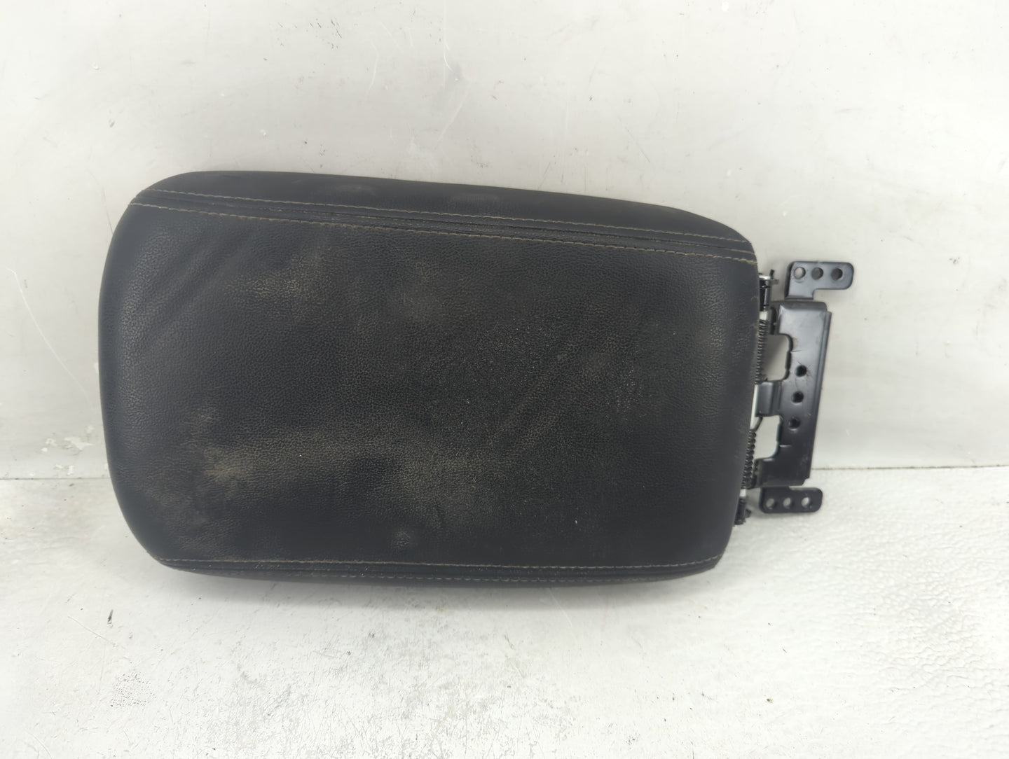 2016 Kia Sorento Center Console Armrest Cover Lid Fits OEM Used Auto Parts - Oemusedautoparts1.com