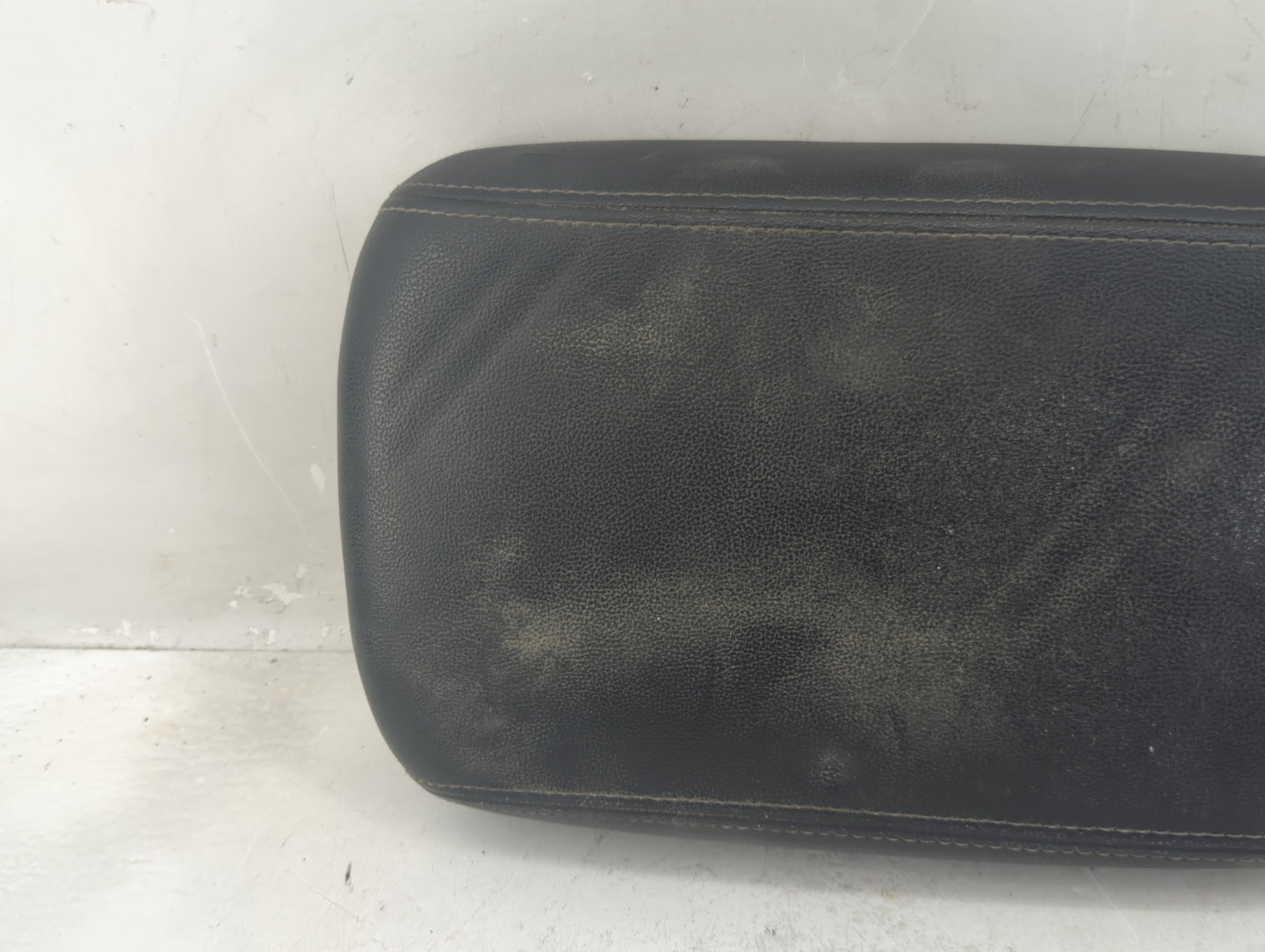 2016 Kia Sorento Center Console Armrest Cover Lid Fits OEM Used Auto Parts - Oemusedautoparts1.com