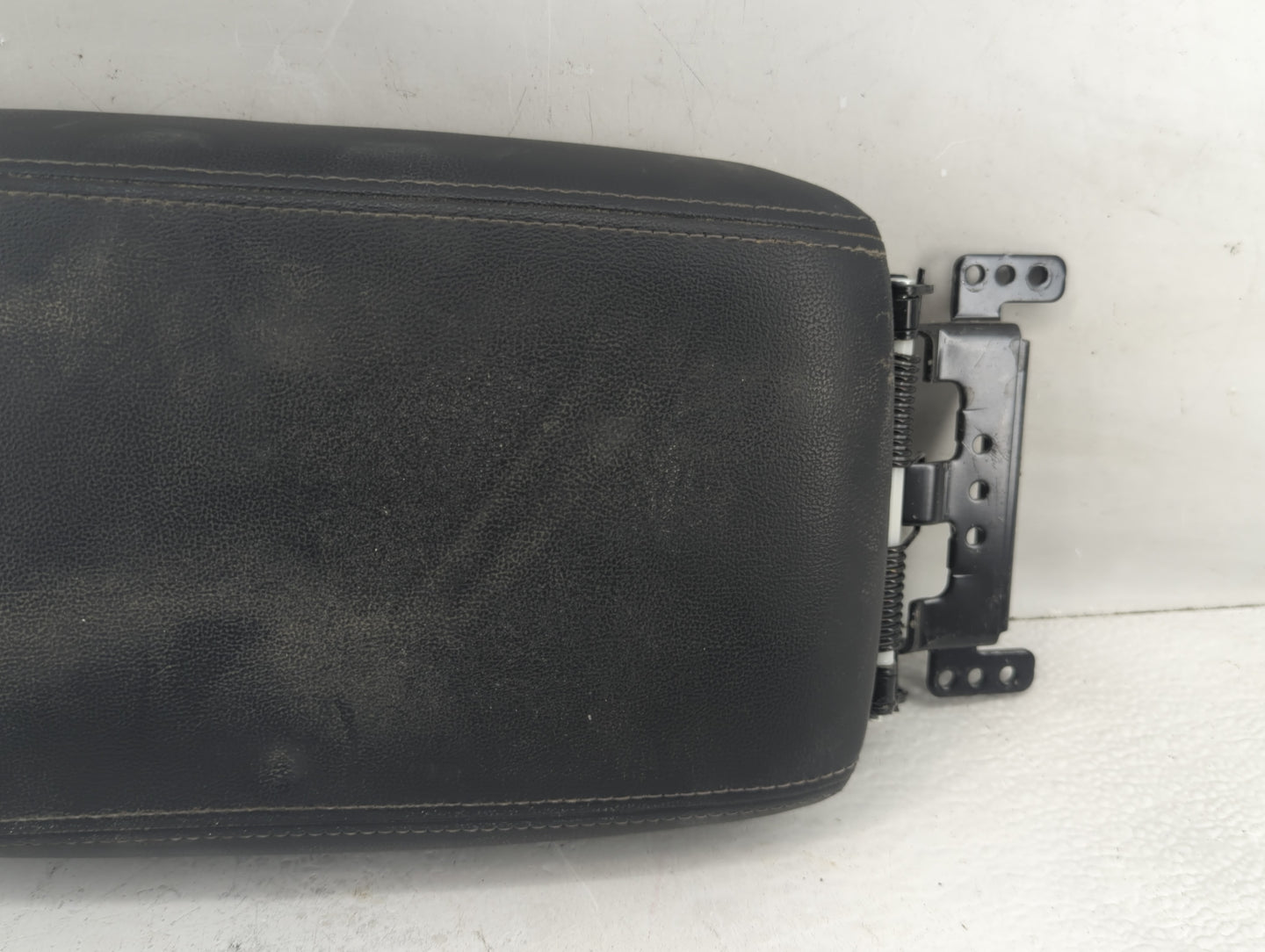 2016 Kia Sorento Center Console Armrest Cover Lid Fits OEM Used Auto Parts - Oemusedautoparts1.com